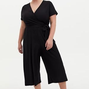 Torrid BLACK TEXTURED KNIT SURPLICE CULOTTE JUMPSUIT Size 0